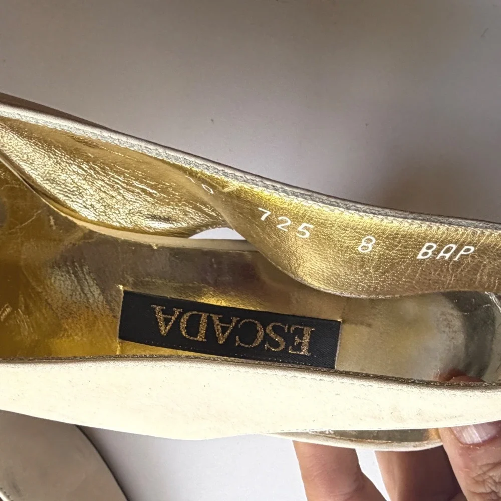 Escada Vintage Designer Peep Toe Slingback Cream Leather Heels Made Italy 8